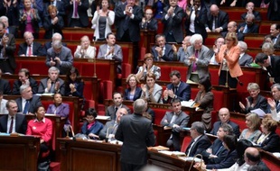 La conférence des présidents de l'Assemblée a visionné mardi la vidéo des incidents de la nuit de jeudi à vendredi au cours de laquelle les députés ont failli en venir aux mains, a-t-on appris de sources parlementaires.