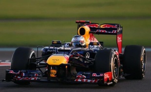 Vettel, auteur du 3e temps, est sorti de sa monoplace, garée sur le côté dans le 19e des 21 virages du circuit de Yas Marina, puis est rentré aux stands dans une voiture de sécurité, la séance étant finie.