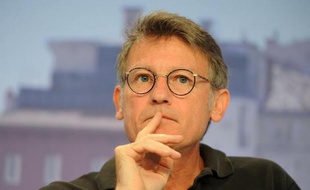 Une charte de la laïcité sera affichée "dans tous les établissements" scolaires publics d'ici à la "fin septembre", annonce le ministre de lÉducation nationale Vincent Peillon, dans un entretien à paraître lundi dans les quotidiens du groupe Ebra.