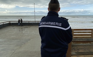 Gendarme surveillant le littoral girondin