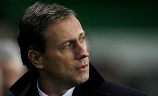 Alain Perrin, lors du match nul entre son équipe, Saint-Etienne, et son ancien club, Lyon, le 1er février 2008.