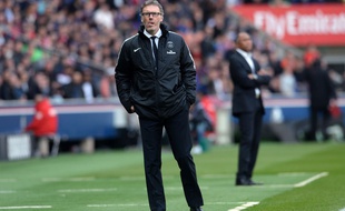 Laurent Blanc lors du match entre le PSG et Lens le 7 mars 2015.