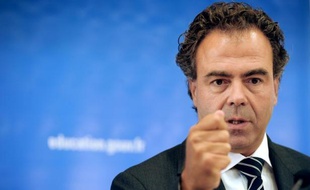 223.000 lycéens sont sortis du système éducatif sans diplôme entre juin et octobre 2011, dont 160.000 ont été "perdus de vue", a indiqué dimanche le ministre de l'Education nationale Luc Chatel au Grand Jury LCI/RTL/Le Figaro