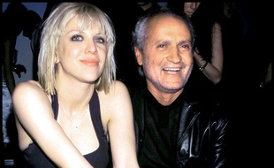 La chanteuse et actrice Courtney Love et le styliste Gianni Versace à New York en 1996