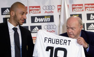 Julien Faubert lors de sa signature au... Real Madrid, en 2009.