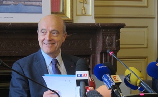 Alain Juppé avant le conseil municipal de Bordeaux.