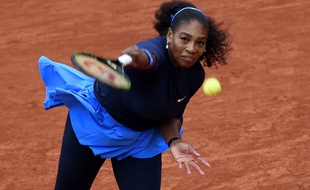 Serena Williams lors de son match contre Yulia Putintseva à Roland-Garros, le 2 juin 2016.