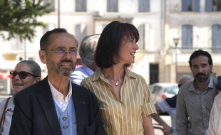 Robert Ménard et Valérie Laupies en campagne à Tarascon