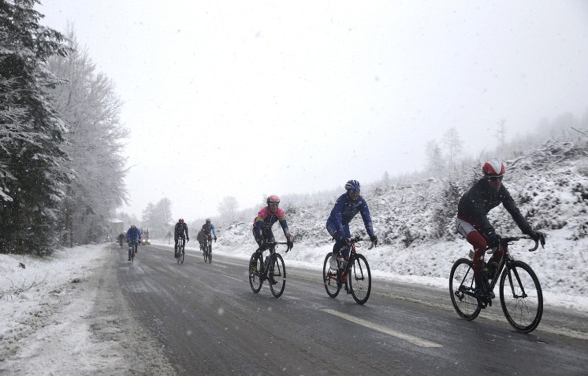 Comment Les Coureurs Cyclistes Font Pipi Paris-Nice: Quand les coureurs ont froid, ils font pipi dans leur cuissard