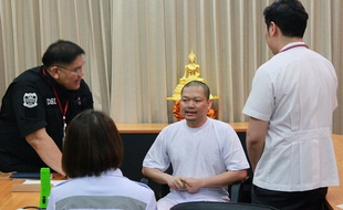 Wiraphon Sukphon, moine thaïlandais défroqué, a été condamné jeudi 9 août 2018 à 114 ans de prison pour fraude et blanchiment d'argent.