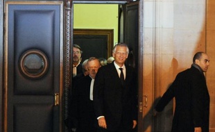 Le procès Clearstream en appel, au cours duquel doit comparaître l'ancien Premier ministre, Dominique de Villepin, relaxé en première instance, se tiendra en mai 2011, un an avant l'élection présidentielle.