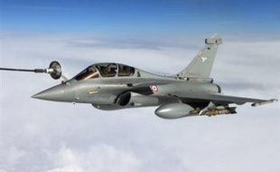Le pilote du Rafale qui s'est écrasé jeudi en fin d'après-midi en Corrèze, est décédé, a-t-on appris vendredi auprès de la préfecture de Tulle.