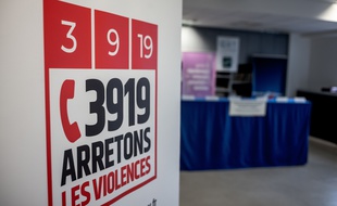 Violences conjugales: Schiappa annonce des "points contacts éphémères" dans les centres commerciaux