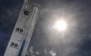 Un thermomètre pendant la canicule en France en juin 2019. (illustration)