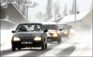 La circulation automobile a été fortement perturbée toute la journée et il était toujours très difficile d'accéder ou de quitter certaines stations samedi soir.
