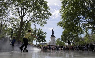 C'est une petite révolution, qui aura vu la victoire des piétons sur les automobilistes: haut lieu de contestation populaire, la "nouvelle" place de la République à Paris sera inaugurée dimanche par le maire, Bertrand Delanoë, après un an et demi de travaux qui ont bouleversé sa physionomie.