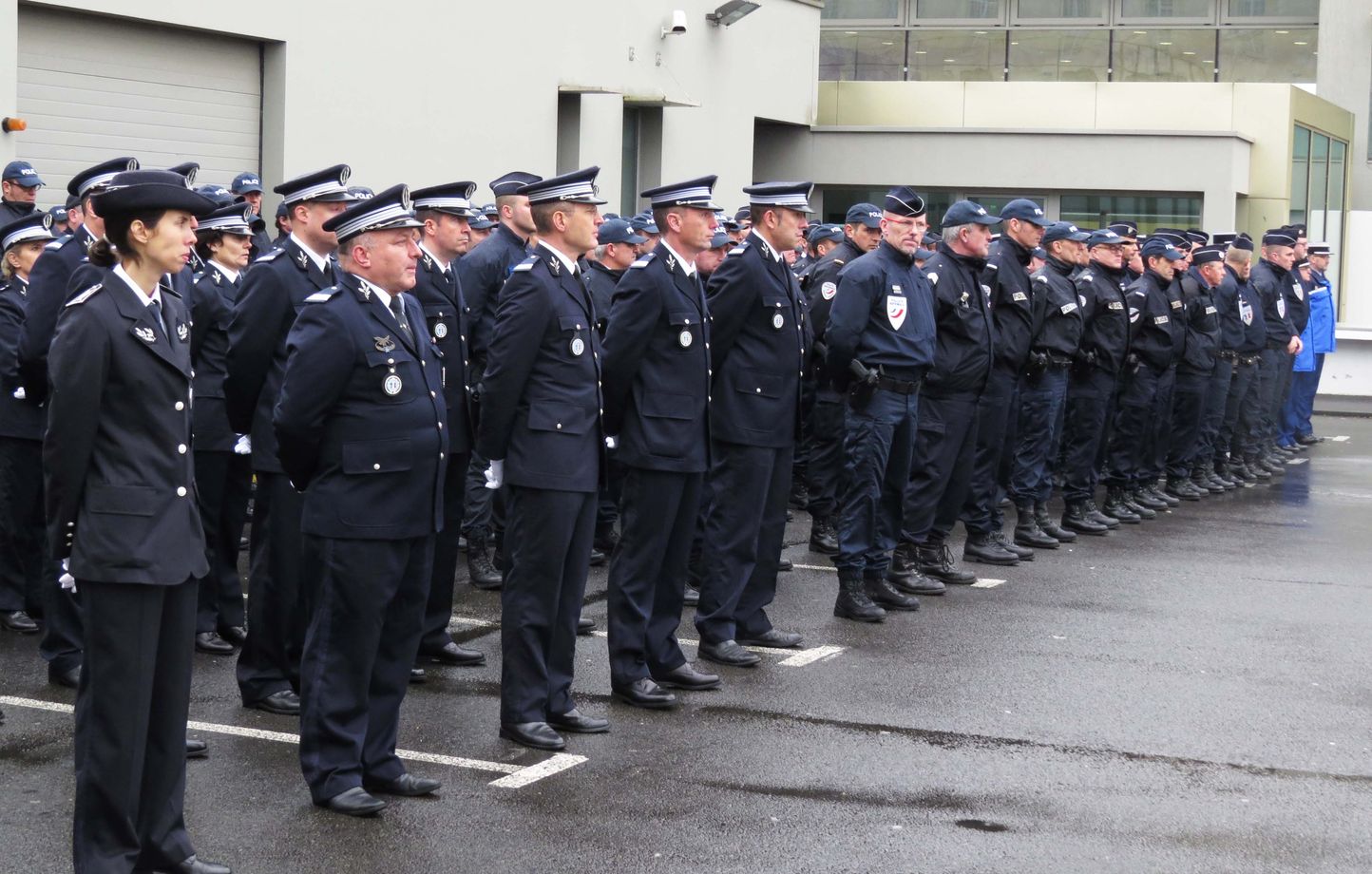 Les policiers de l'hôtel de police de Nantes se sont rassemblés à midi.