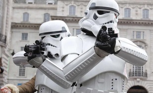 Deux storm troopers issus des films «Star Wars», le 1er janvier 2012