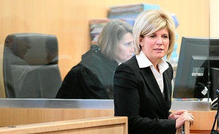 Sylvie Andrieux encourt une peine de dix ans d'emprisonnement et une amende de 150 000 €.