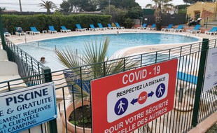 (Illustration) Réouverture des piscines de campings pour les vacances d'été avec des restrictions et des règles de distanciation en raison du Covid-19, comme par exemple au camping Giens Var.
