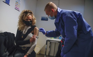 Une nouvelle fonctionnalité de l'application ViteMaDose permettra de trouver un créneau de vaccination dans les 24 heures.