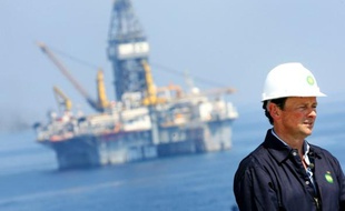 Le directeur général de BP, Tony Hayward, en mai 2010, pour trouver un moyen de mettre fin à la marée noire dans le Golfe du Mexique.