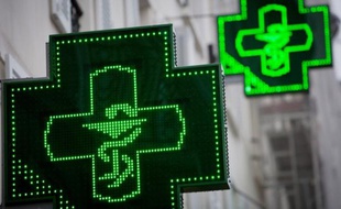 La pilule contraceptive est devenue gratuite depuis dimanche pour les jeunes filles âgées de 15 à 18 ans, qui pourront l'obtenir auprès des pharmacies sur ordonnance et en présentant la carte vitale de leurs parents, selon le ministère de la Santé.