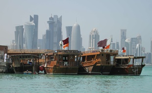 Dans l'attente du verdict, Matthew et Grace Huang sont bloqués à Doha.