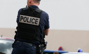 Un policier à Saint-Denis près de Paris, le 2 juin 2014