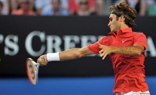 Roger Federer a encore une fois étalé toute sa classe pour accéder aux quarts de finale de l'Open d'Australie, où Rafael Nadal, toujours imperturbable, et Kim Clijsters, revenue de l'enfer, ont aussi pris place, dimanche à Melbourne.