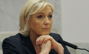 Marine Le Pen lors d'une conférence de presse avec Nicolas Dupont-Aignan à Paris, le 29 avril 2017.
