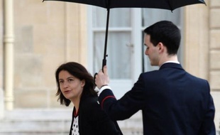 La ministre du Logement Cécile Duflot a repoussé d'un an la date limite de la deuxième tranche des travaux de mise en sécurité des ascenseurs, une décision saluée par les associations de copropriétaires mais qui fait hurler à la "démagogie" les fabricants d'ascenseurs.
