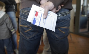 Dans le bureau de vote de Villefranche de Lauragais, près de Toulouse. Archives