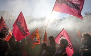 Les syndicats misent sur une mobilisation au moins aussi massive jeudi que le 29 janvier pour arracher au gouvernement de nouvelles mesures pour les salariés, alors que le chapelet des suppressions d'emplois a encore accentué la tension sociale en pleine dépression économique.