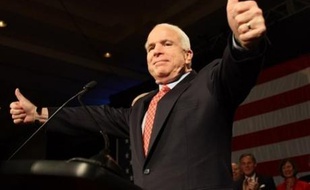 Les candidats démocrates à la Maison Blanche Hillary Clinton et Barack Obama étaient au coude à coude mardi à l'occasion des primaires du "super mardi" tandis que chez les républicains John McCain était crédité d'une sensible avance sur ses rivaux