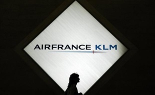 Le groupe aérien franco-néerlandais Air France-KLM a annoncé vendredi avoir essuyé une perte nette de 368 millions d'euros au premier trimestre, stable comparé à l'an passé, la facture carburant continuant de peser lourdement sur ses comptes malgré une hausse des recettes.
