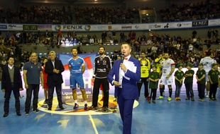 Le speaker Yoan Crouzillat lors du match de D1 de handball entre le Fenix et Nîmes, le 18 février 2015 au Palais des sports de Toulouse.