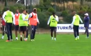 Capture d'écran d'une altercation à l'entraînement de l'OM entre Jordan Ayew et Mathieu Valbuena.