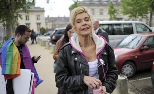 Frigide Barjot, porte-parole de la Manif pour tous qui appelle à défiler dimanche à Paris contre le mariage homosexuel, a confirmé samedi à l'AFP qu'elle ne serait "ni dans le cortège ni sur le podium" en raison du climat de violence.