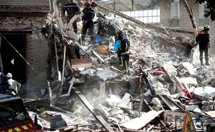 Un immeuble d’habitation de quatre étages s’est effondré, ce dimanche matin à Rosny-sous-Bois (Seine-Saint-Denis).