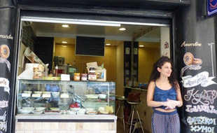 Il y a trois ans, Amandine Beaugendre a ouvert une boutique de bagels et boissons dans le centre d'Athènes.