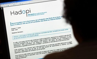 Un homme de 39 ans a été condamné à 150 euros d'amende pour avoir téléchargé illégalement de la musique, jeudi à Belfort, devenant ainsi le premier internaute connu sanctionné pour une infraction à la loi controversée Hadopi.