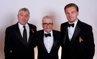 Les acteurs Robert De Niro et Leonardo DiCaprio entourant Martin Scorsese
