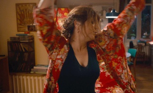 Agnès Jaoui dans Aurore de Blandine Lenoir