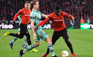 Ismaïla Sarr (ici contre Nacho Monreal) a inscrit le troisième but rennais contre Arsenal au match aller.