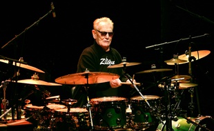 Le batteur Ginger Baker en concert à Brighton en avril 2019.