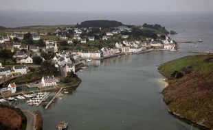 Vue aérienne datée du 16 mars 2007 des balises d'entrée du petit port de Sauzon sur l'île de Belle-Ile-en-Mer au large du Morbihan.