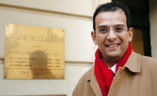 Le sénateur-maire PS de Clamart Philippe Kaltenbach, visé par une enquête préliminaire pour corruption, s'est dit vendredi "victime d'une manipulation montée" par un adversaire politique et dans lequel le procureur Philippe Courroye jouerait "un jeu trouble".