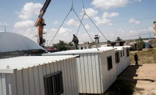 Des préfabriqués sont installés par le Hamas le long de la frontière entre Gaza et l'Egypte, le 14 avril 2016