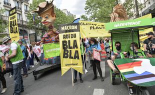 Une marche pour le climat a eu lieu le 9 mai 2021 à Paris, après le vote de la Loi Climat et résilience à l'Assemblée nationale en première lecture.
